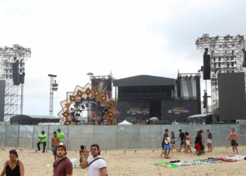 Bombeiros fazem última vistoria em estruturas para show de Shakira