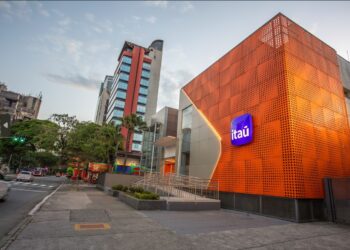 Itaú tem lucro de R$ 12,3 bilhões no 1º trimestre, alta de 10,4%