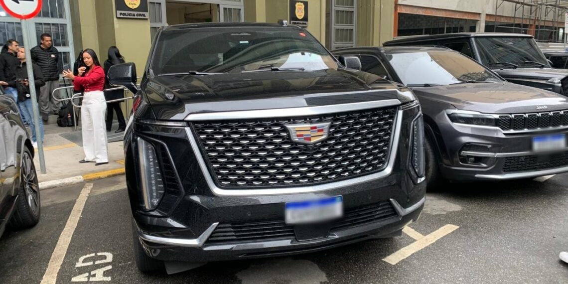 Como Deolane tem Cadillac Escalade? SUV não é vendido no Brasil