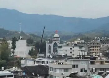 Governo da China cumpre ameaça e templo de igreja é demolido