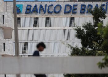 BRB e PicPay investigados por descontos ilegais em salários no DF