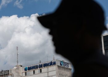 Câmara do DF aprova empréstimo para cobrir rombo do BRB no caso Master