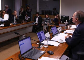 Senadores criticam falta de dados sobre socorro bilionário ao BRB