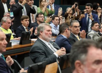 CCJ da Câmara aprova PEC que reduz maioridade penal de 18 para 16 anos