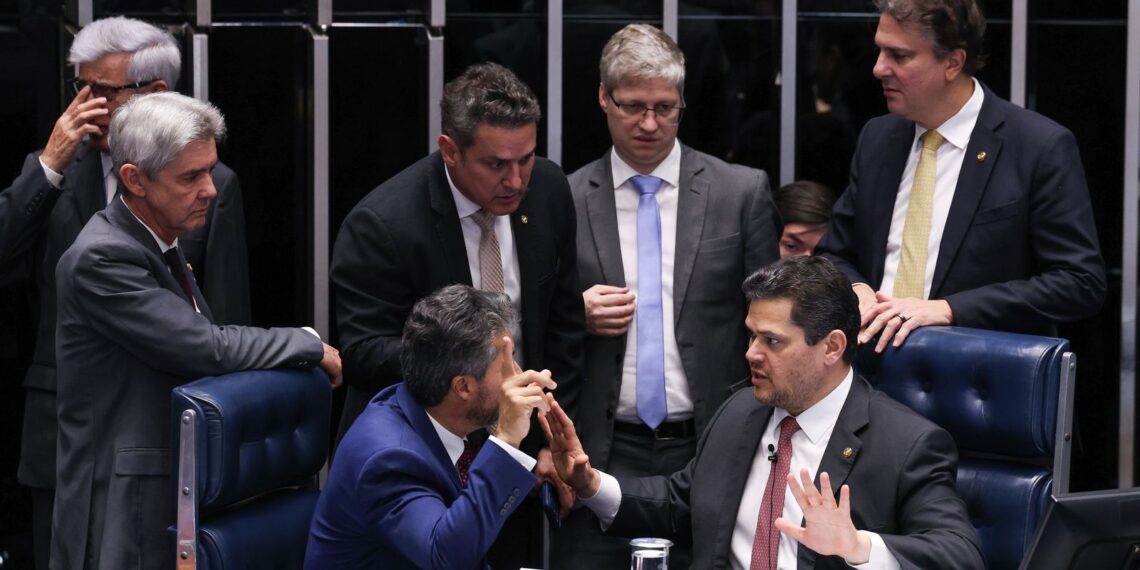 Mesmo com apelos do governo, pautas-bomba são aprovadas no Senado