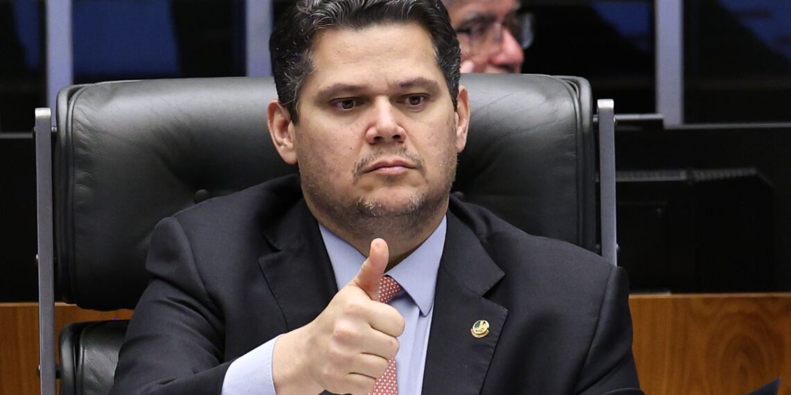 Escala 6×1: PEC não terá tramitação corrida no Senado, diz Alcolumbre