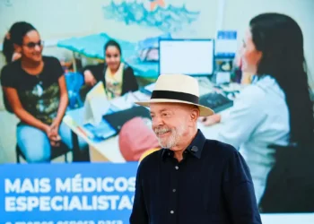 Lula responsabiliza clã Bolsonaro por ataque dos EUA ao Pix e taxação