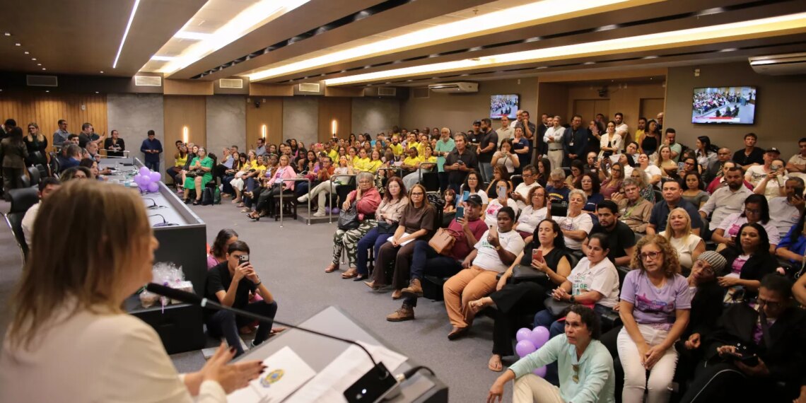 Audiência pública debate cumprimento de lei federal que garante reconhecimento a profissionais da educação infantil
