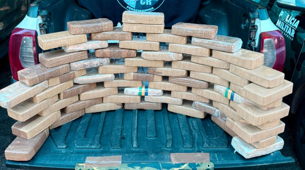 Força Tática e Gefron apreendem 63 quilos de pasta base e causam prejuízo de R$ 1,2 milhão às facções criminosas