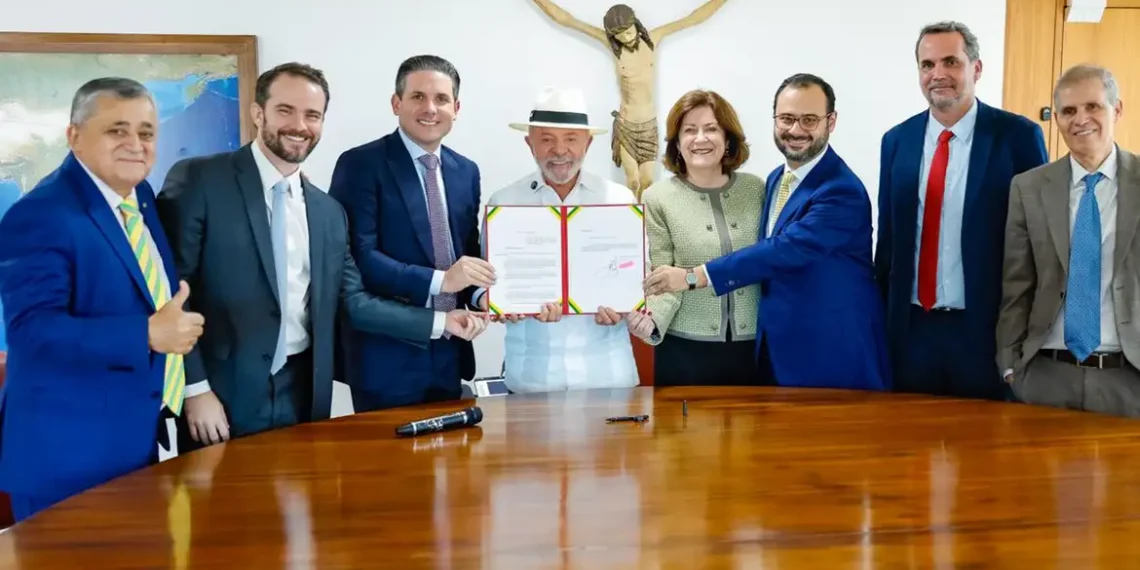 Lula entrega a Motta projeto para beneficiar MEIs