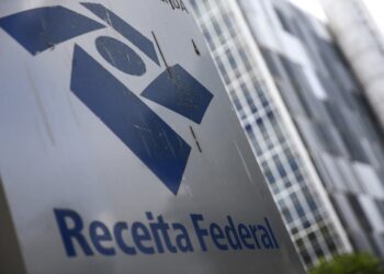 Novo leilão da Receita tem iPhone 13 por R$ 480 e VW Jetta por R$ 13,2 mil; veja como participar