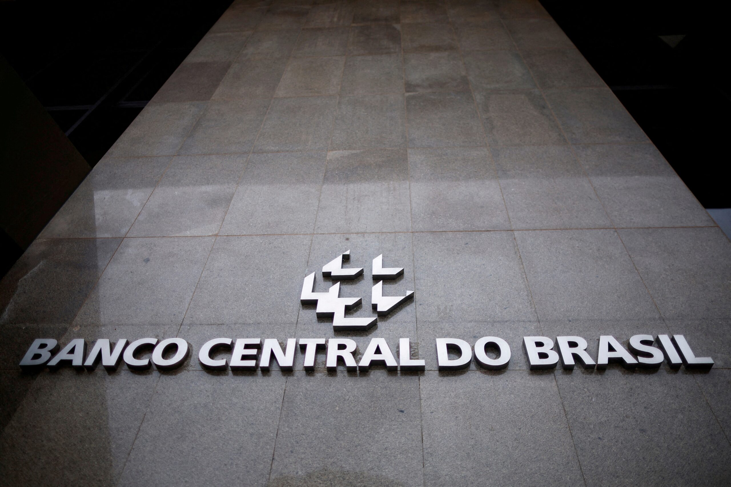Governo autoriza concursos da Receita Federal e Banco Central com 316 vagas; veja distribuição