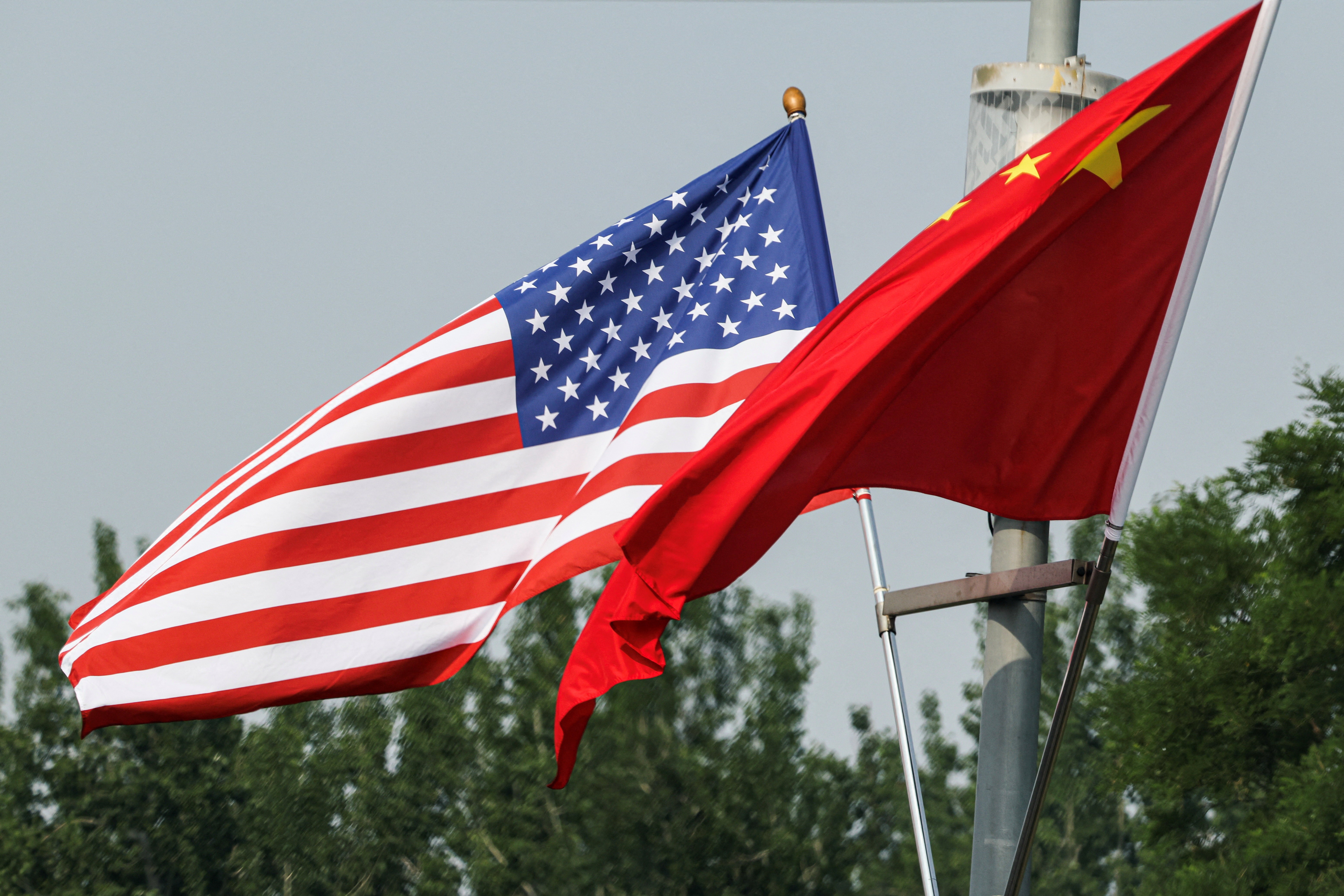 China rejeita acusações de trabalho forçado e critica novas tarifas propostas pelos EUA