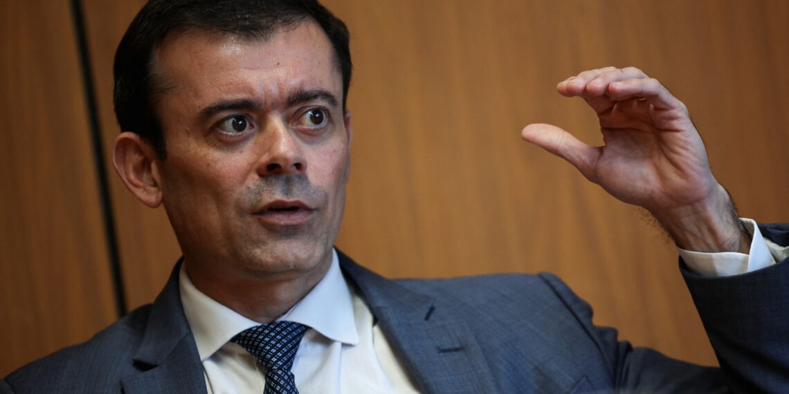 Governo vai encerrar subsídios a combustíveis se petróleo estabilizar perto de US$ 80, diz Ceron