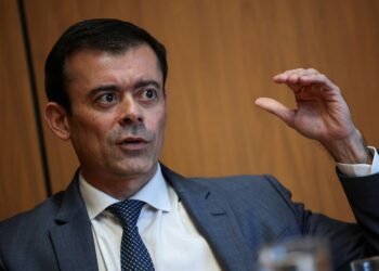 Governo vai encerrar subsídios a combustíveis se petróleo estabilizar perto de US$ 80, diz Ceron