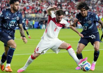 Paraguai vence por 1 a 0 e elimina Turquia no grupo D da Copa