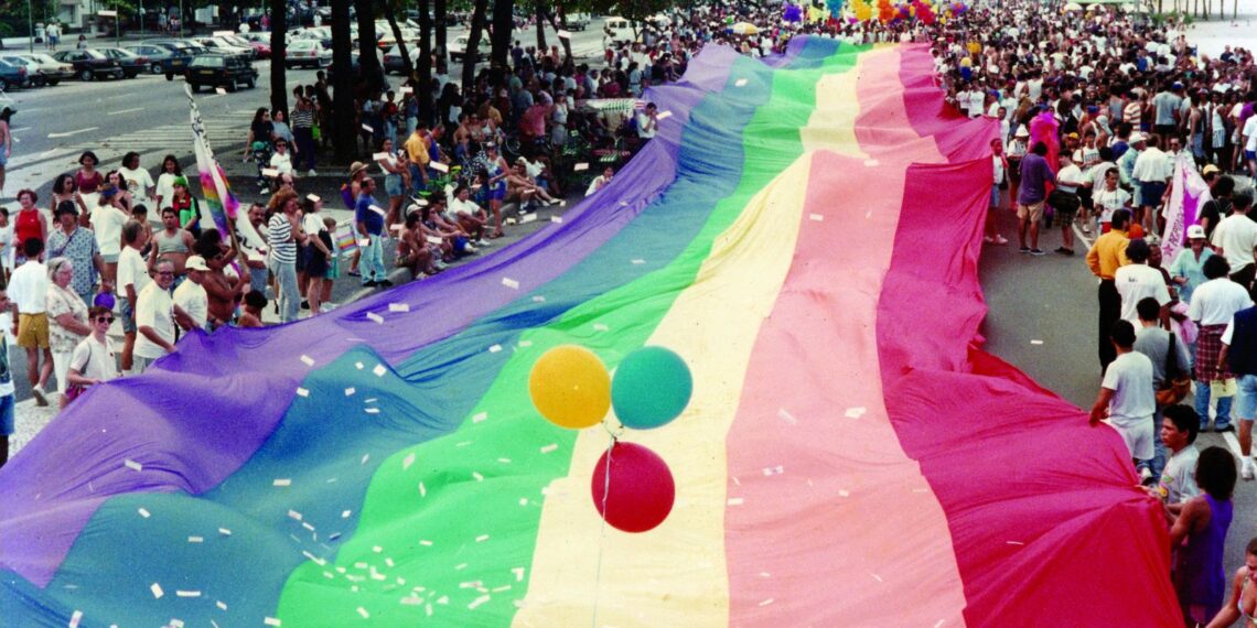 Linha do tempo com marcos da luta LGBT no Brasil