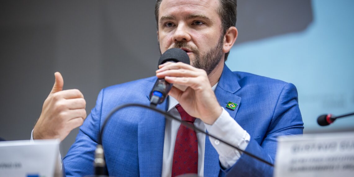 Durigan diz que discussão para o fim da declaração anual do Imposto de Renda está 'a todo vapor' no governo
