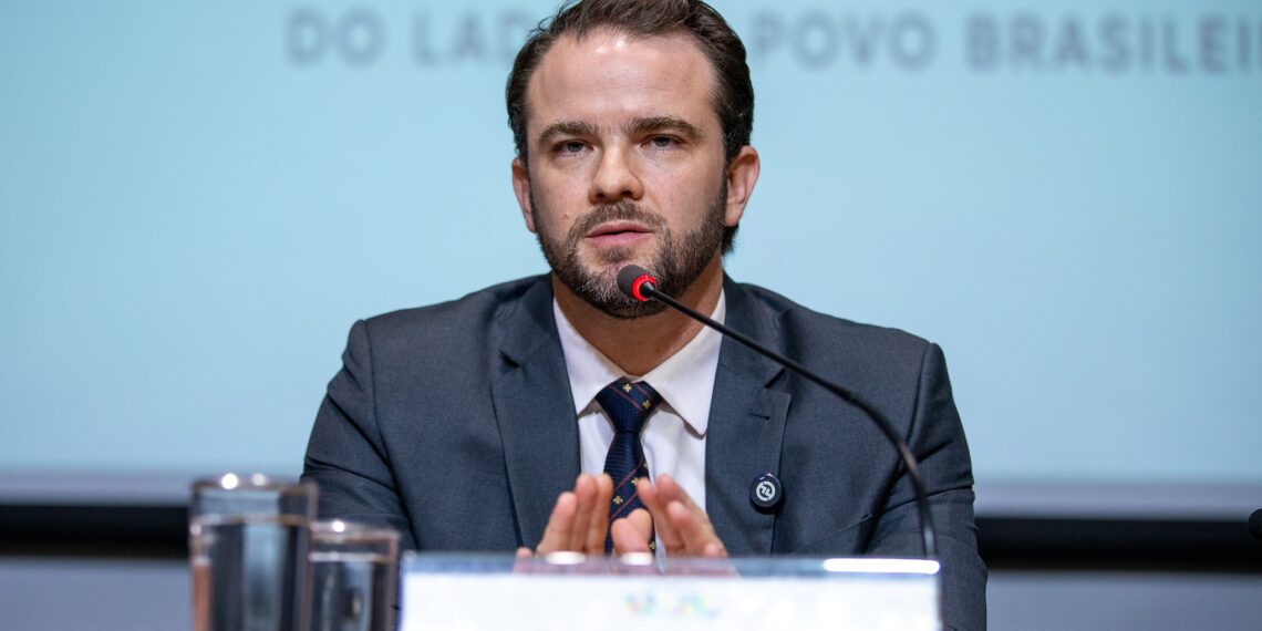 Ministro da Fazenda se reúne com Alcolumbre para tentar conter pauta-bomba de R$ 270 bilhões