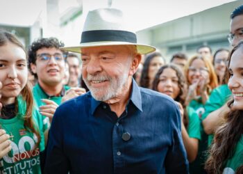 Lula diz que ‘filhos são piores que Bolsonaro’ ao associar taxação dos EUA à família do ex-presidente: ‘Traidores da pátria’