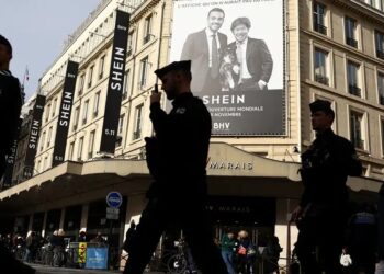 Shein é despejada de loja física em Paris após locatário se arrepender