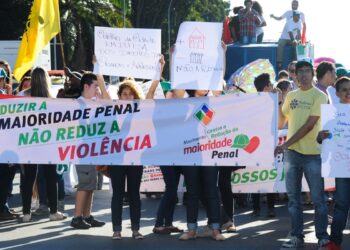 Entidades criticam projeto que reduz maioridade penal aprovado na CCJ