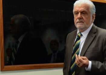 Jacques Wagner deixa liderança do governo no Senado Federal