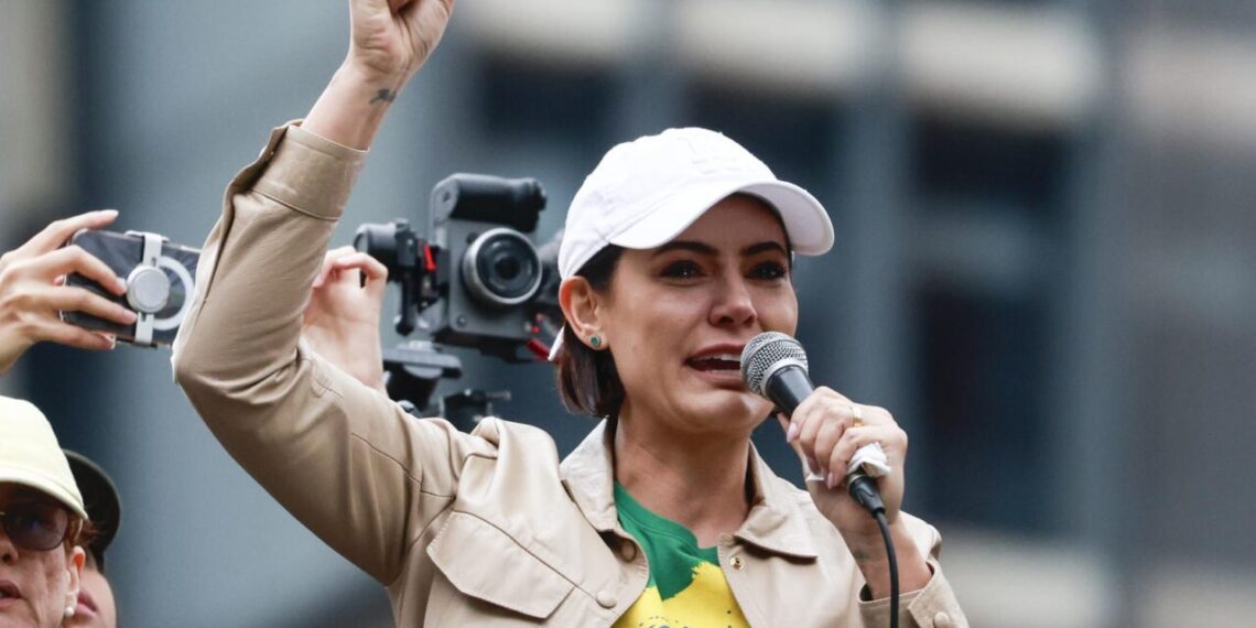 Michelle Bolsonaro revela crise do ex-presidente por tratamento