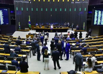Câmara aprova PEC que amplia isenção de impostos para igrejas