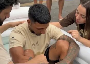 Ateu se converte e é batizado na Avenida Paulista após pregação