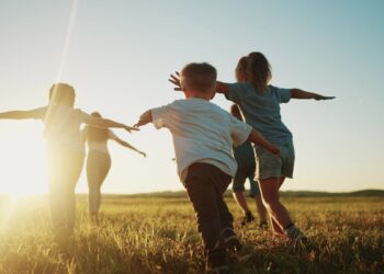 Em clima de Copa, campanha pede ‘cartão vermelho ao trabalho infantil’