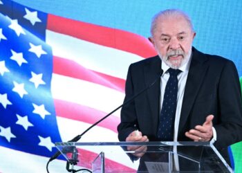Trump ‘rompe trégua com Lula’ e faz ‘tempestade’ no Brasil, diz jornal