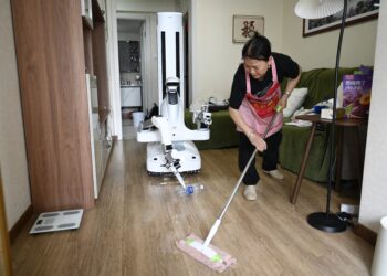 Eles recolhem lixo, dobram roupas e aprendem com erros: os robôs que já trabalham em casas chinesas