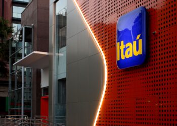 Itaú muda regra do trabalho híbrido e vai exigir mais dias presenciais a partir de 2028