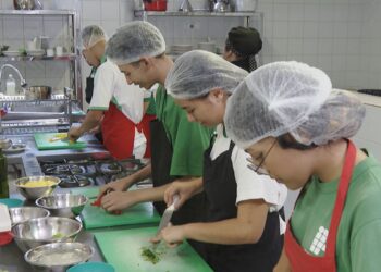 Desemprego até maio cai para 5,6%, o menor já registrado no período