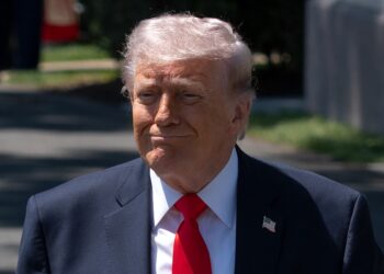 Trump diz que EUA avaliam comprar participação em empresas de inteligência artificial