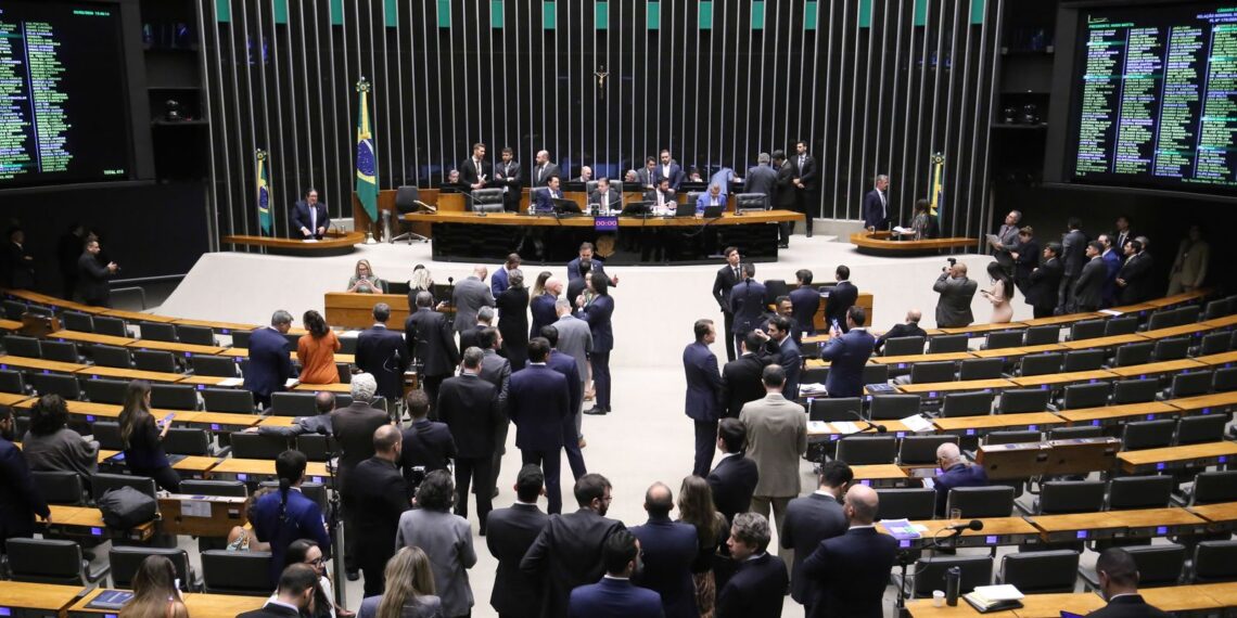 Governo retira urgência de projeto sobre escala 6×1