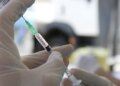 Sarampo: infectologista alerta para vacinação em viagens para a Copa