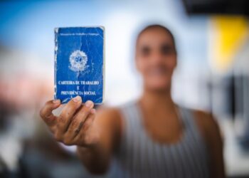 Desemprego fica em 5,6% no trimestre até maio, menor taxa para o período, diz IBGE