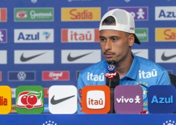 Martinelli admite substituir Raphinha e vê Neymar “querendo muito”