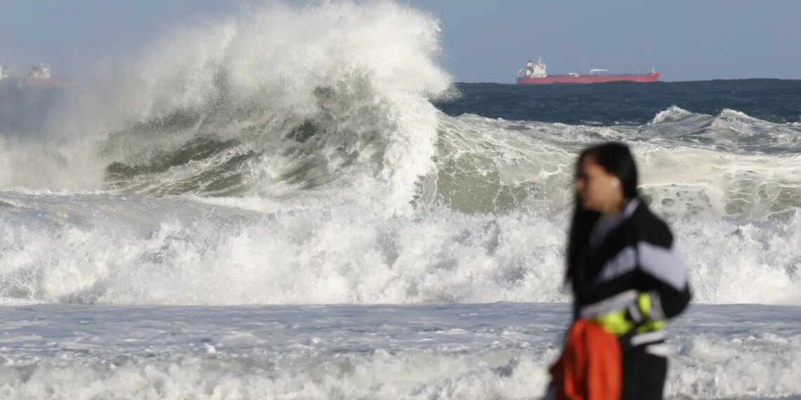 Rio entra em alerta para ressaca e ondas de até 2,5 metros