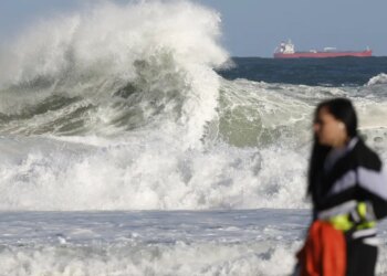 Rio entra em alerta para ressaca e ondas de até 2,5 metros