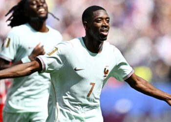 França aplica 4 a 1 na Noruega e termina em 1º no Grupo I da Copa