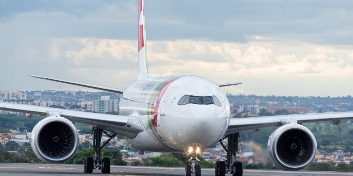 Companhias aéreas cancelam voos para Portugal após anúncio de greve geral; veja os afetados