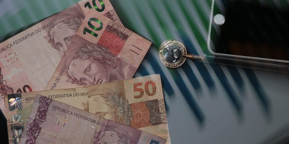 Dinheiro lidera preocupações em pesquisa e supera saúde, família e trabalho; veja o que explica