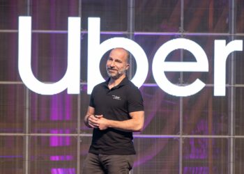 Uber demite 23% dos funcionários; maioria dos cortes atinge RH e recrutamento, diz agência