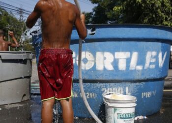 Quase metade das crianças do mundo está exposta a riscos climáticos