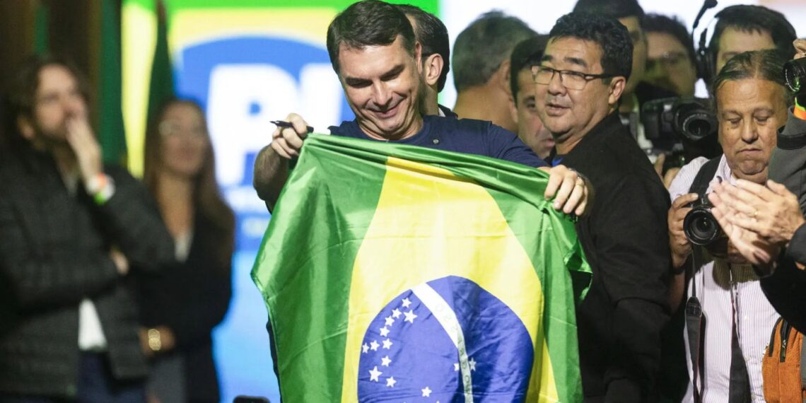 Flávio busca consolidar apoio evangélico para conter a esquerda