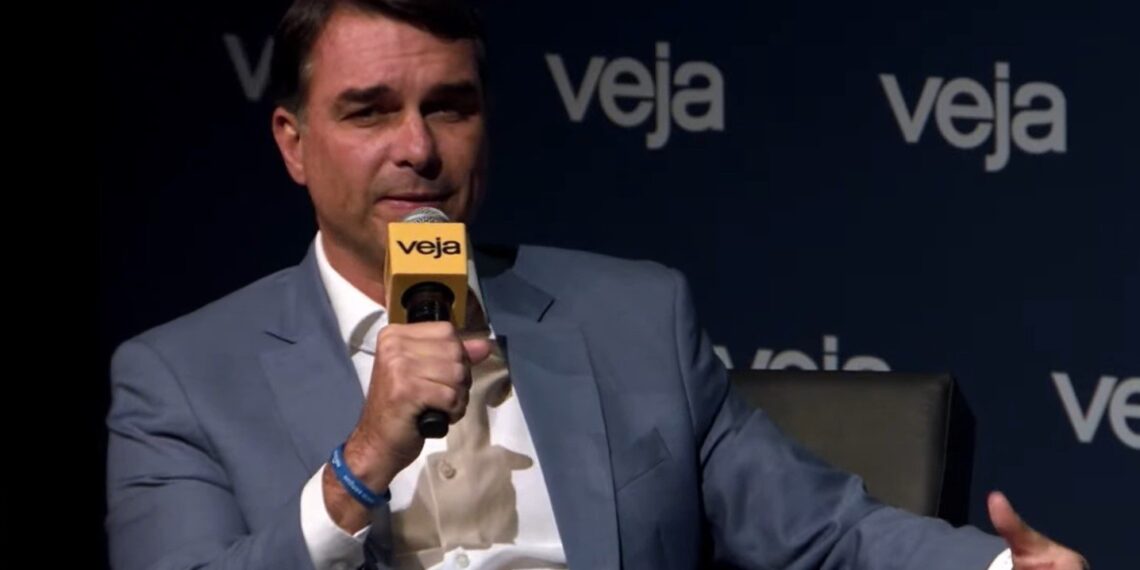 Flávio Bolsonaro confirma Daniella Marques na campanha para cuidar de propostas da área econômica