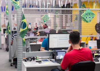 Vai assistir aos jogos da Copa no trabalho? Veja o que evitar
